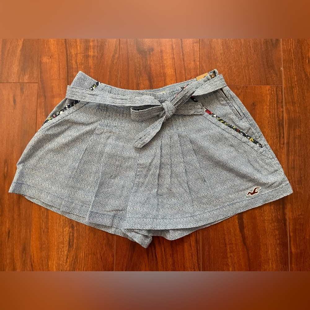 NWT Hollister Blue Floral Patterned Shorts with Tie Waist Size 0